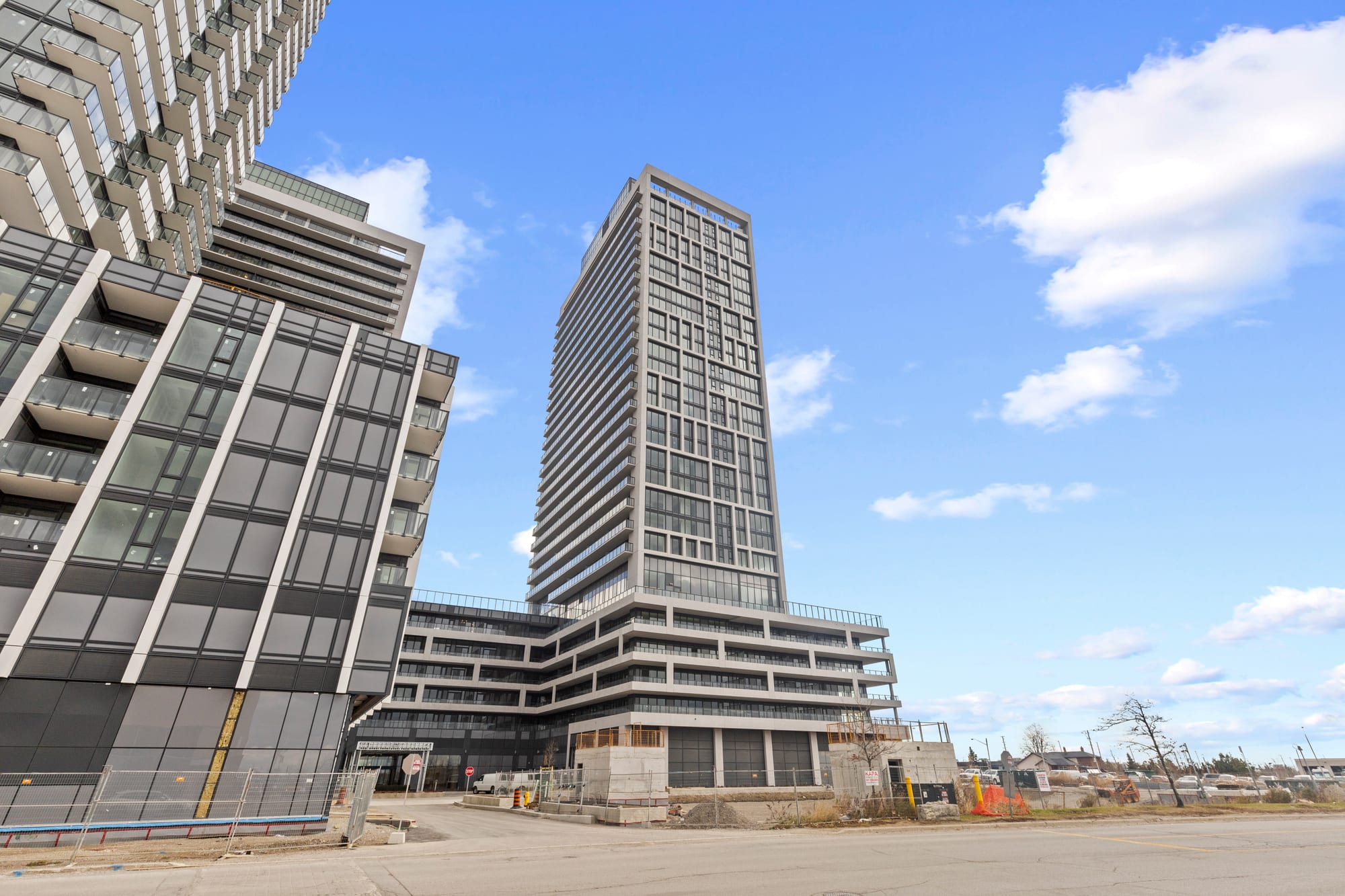 8960 Jane Street, Unit #523 Vaughan, Concord, Ontario L4K0N9, Leased property listing represented by Fardad Farhanian, RealtyMan