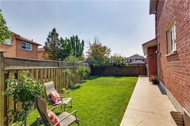 19 Phelps Dr, Brampton (Northwood Park), Ontario, L6X 3V8, photo 3
