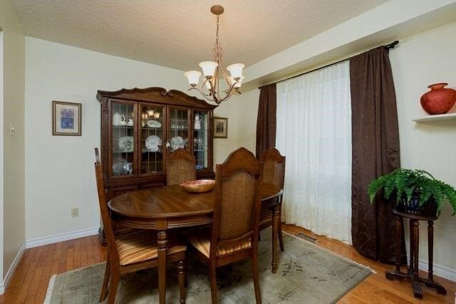 25 Peevers Cres, Newmarket (Glenway Estates), Ontario, L3Y 7T5