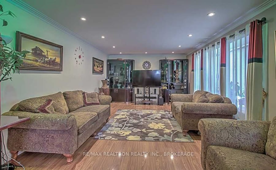 385 Marybay Cres, Richmond Hill (Crosby), Ontario L4C 2X5