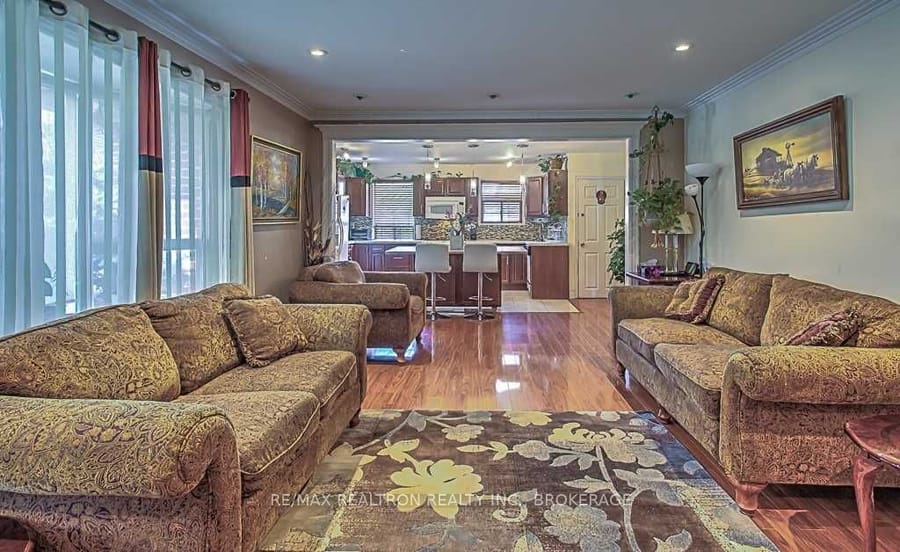 385 Marybay Cres, Richmond Hill (Crosby), Ontario, L4C 2X5, photo 4