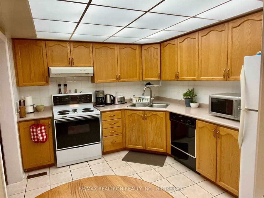 73 Widdifield Ave, Newmarket (Armitage), Ontario, L3X 1Z5, photo 3