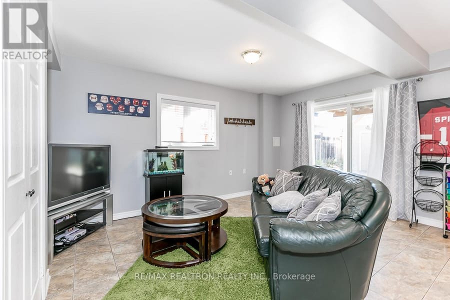 75 Aishford Road, Bradford West Gwillimbury, Ontario, L3Z 3H9, photo 2