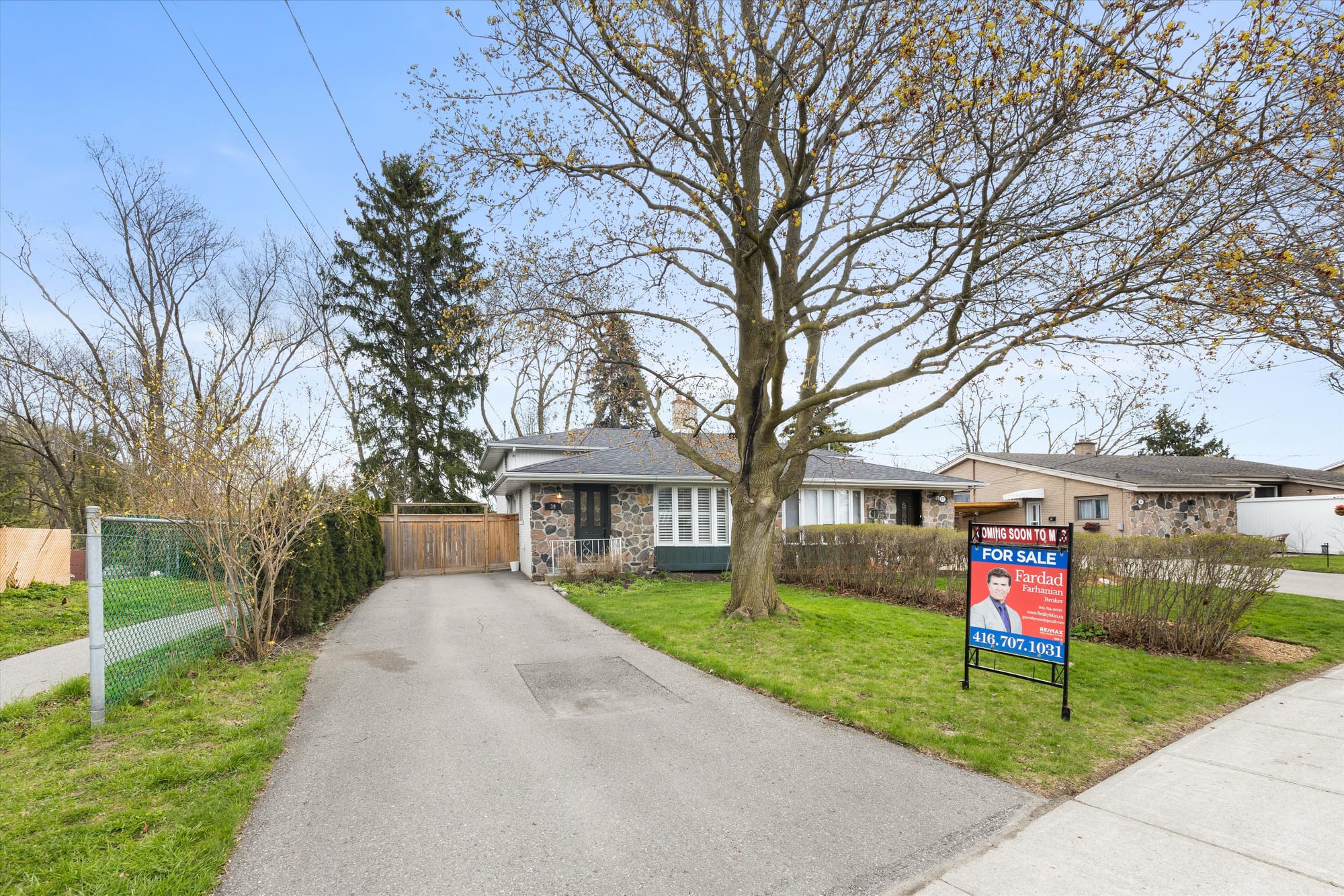 39 JASPER DRIVE, Aurora (Aurora Heights), Ontario L4G3B6, For Sale property listing represented by Fardad Farhanian, RealtyMan